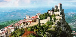 Смята се, че Сан Марино е най-старата република в света, която съществува и в наши дни. Според историците тя е основана на 3 септември 301 г. от строител, наричан Свети Мариний (San Marino) Смята се, че Сан Марино е най-старата република в света, която съществува и в наши дни. Според историците тя е основана на 3 септември 301 г. от строител, наричан Свети Мариний (San Marino)