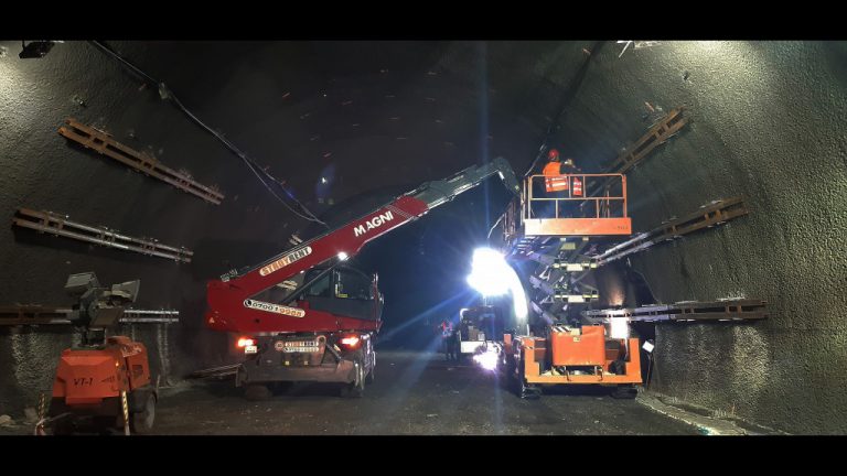 Работи се по доизграждането на връзките между тръбите на тунел „Витиня“ на АМ „Хемус“