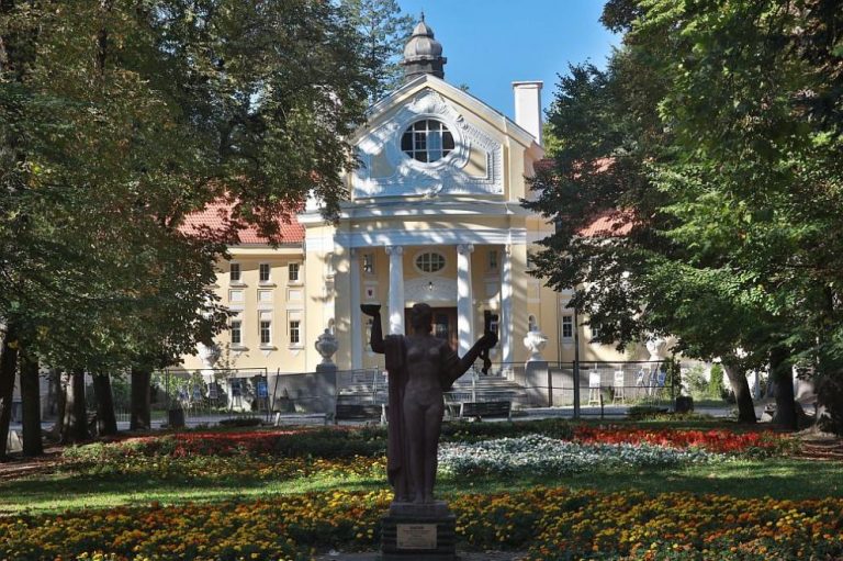 Обновената Царска баня в Банкя отваря врати за граждани