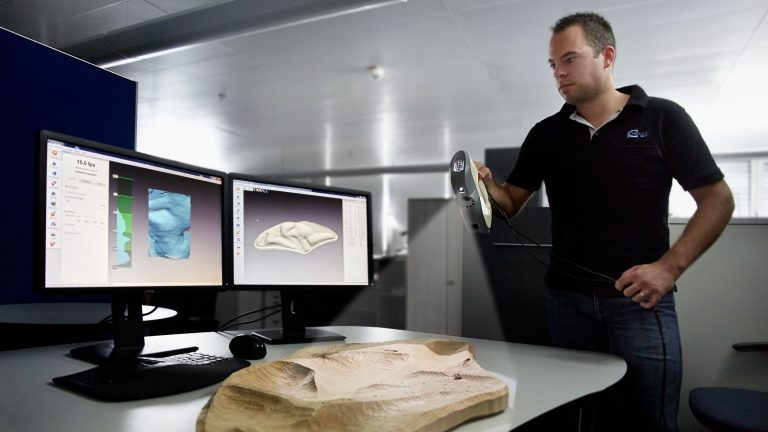 Умни роботи произвеждат качествени български мебели