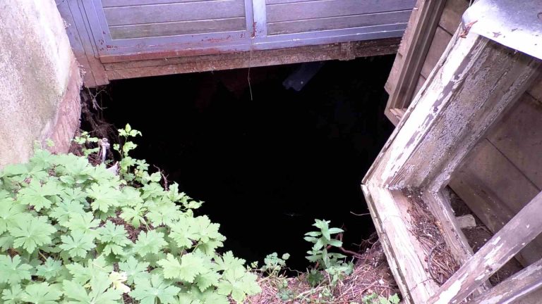 Обявиха бедствено положение в смолянски квартал заради зейнала пропаст