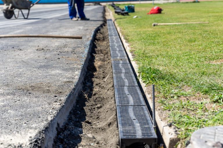 Ремонтират лекоатлетическата писта на стадиона в Ямбол