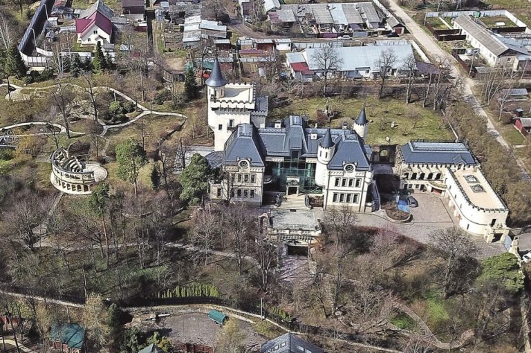 Търси се купувач на имението на Алла Пугачова край Москва за 1 милиард рубли