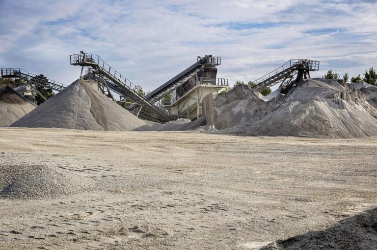 Държавата ще прави индустриални зони до находища с полезни изкопаеми