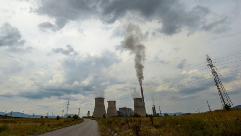 Ремонтират важна отсечка от пътя между Дупница и Бобов дол