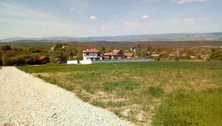 Махат сметище край Божурище, инвеститори градят къщи на терена