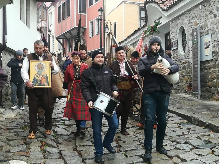 Почитаме Свети Спиридон. Здраве и берекет за керемидчии, тухлари, грънчари!