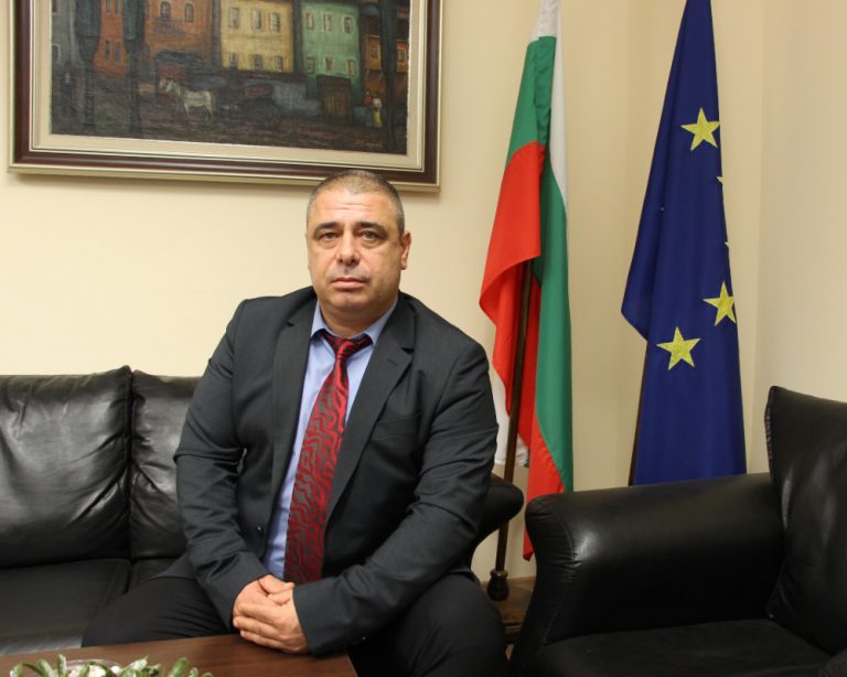 След рокада: Първи работен ден за новия шеф на АПИ