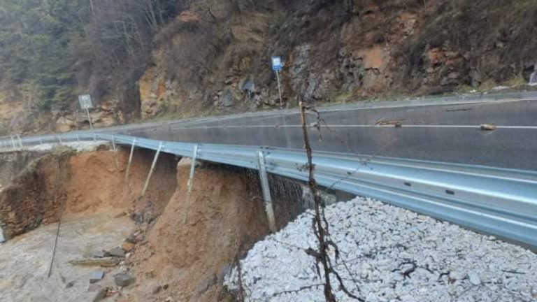 Обявиха обществена поръчка за надзор при укрепването на 11 участъка в Смолянско