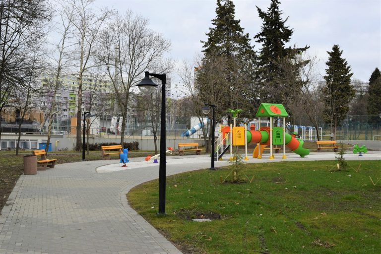 Благоустроиха бургаския парк „Света Троица“