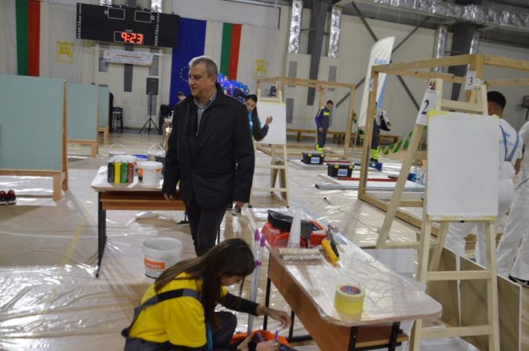 Млади строители се състезаваха в Благоевград