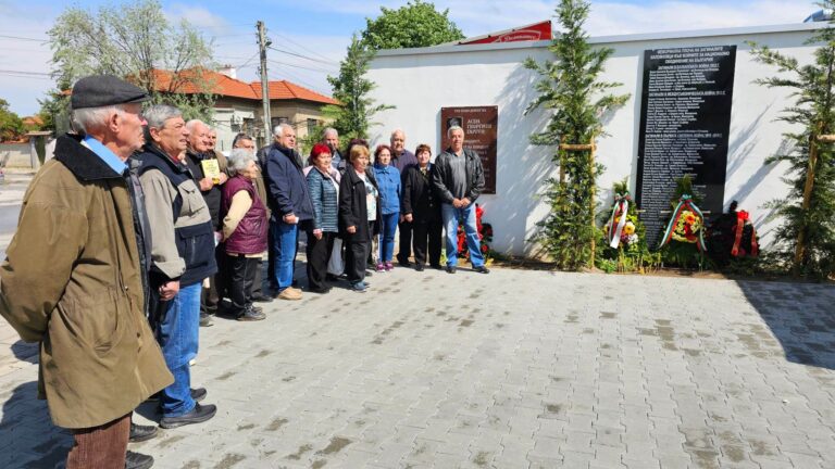 Поставиха две паметни плочи в центъра на Калояново