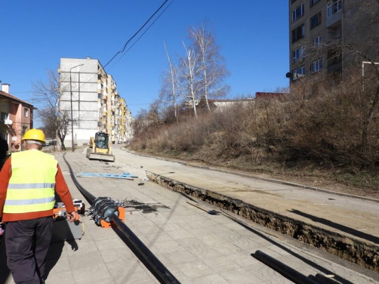Подменят над 5 км водопровод и ВиК мрежа в Бобов дол