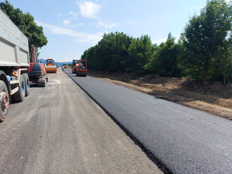 Възстановява се движението по ремонтираната част от ул.“Eзерата“