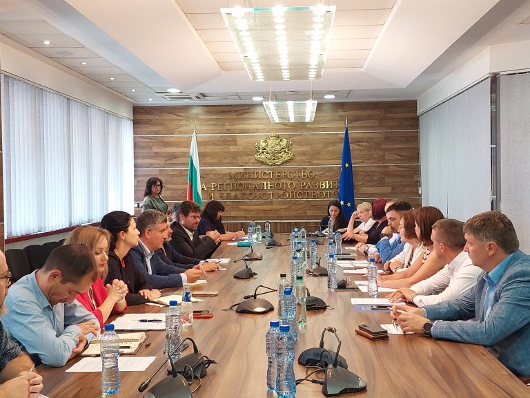 Общините подписват анекси за дофинансиране на обектите с пари на МРРБ