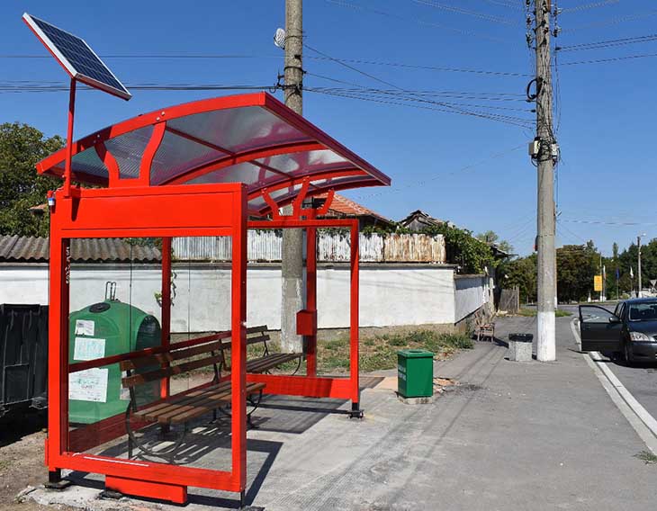 Монтираха първа соларна автобусна спирка в община Разград