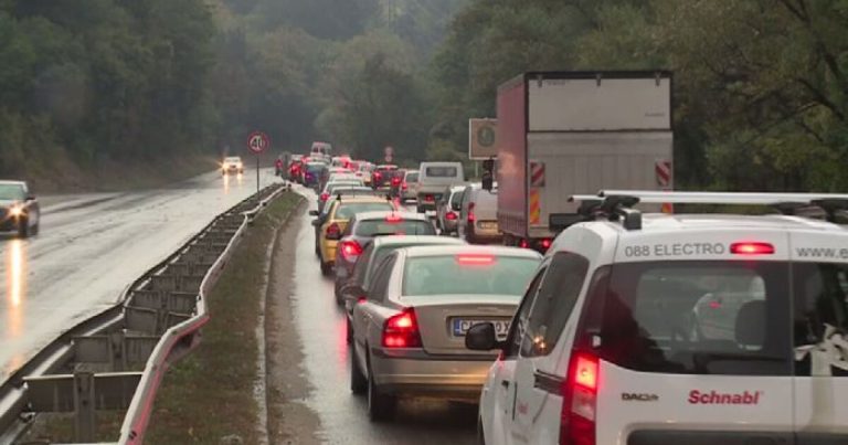 Автоматична реверсивна система ще регулира трафика между София и Перник