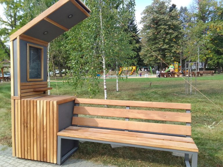 Монтираха нови соларни пейки в Габрово