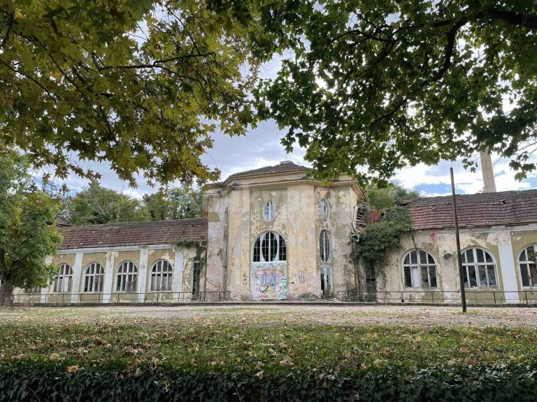 Реставрират старите сгради на минералната баня и казиното във Вършец