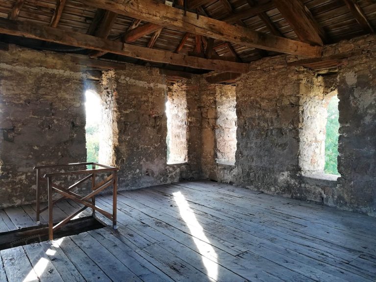 Укрепват средновековната крепост „Баба Вида“