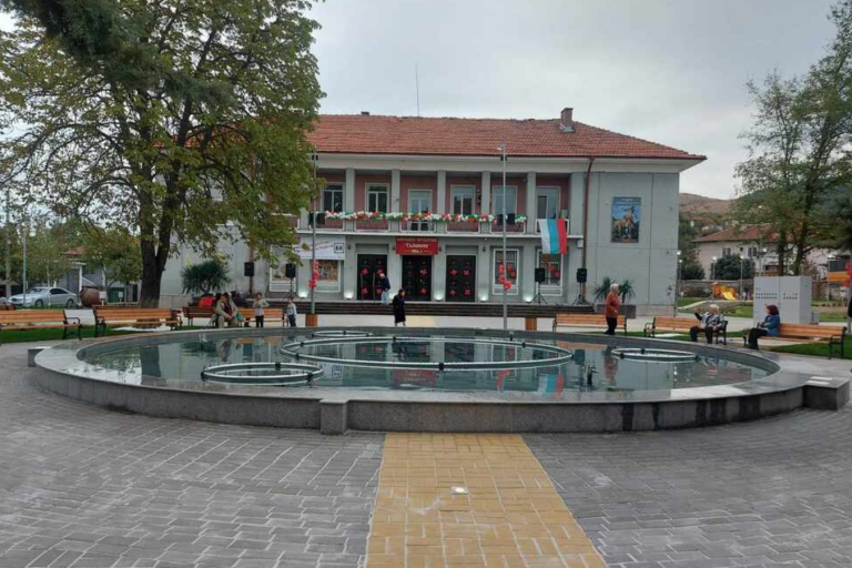 Село Първенец се радва на обновен площад