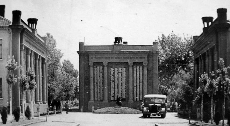 Позиция: Нужен е нов конкурс за възстановяване на мемориала при НДК