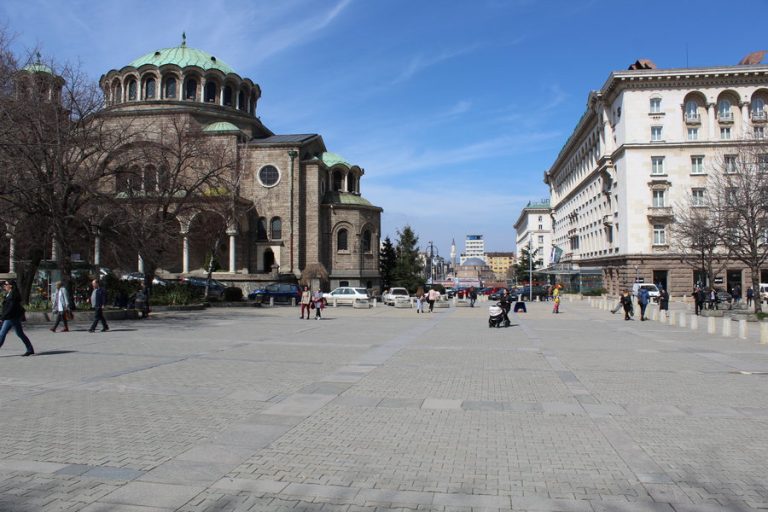 Площад „Света Неделя“ става пешеходен