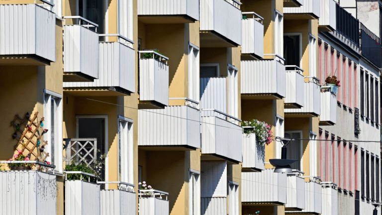 Собственици на празни жилища ще плащат за поддръжка на входа