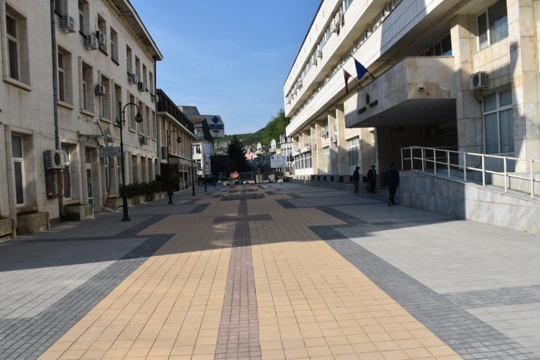 Община Ловеч въвежда SMS паркиране в центъра на града