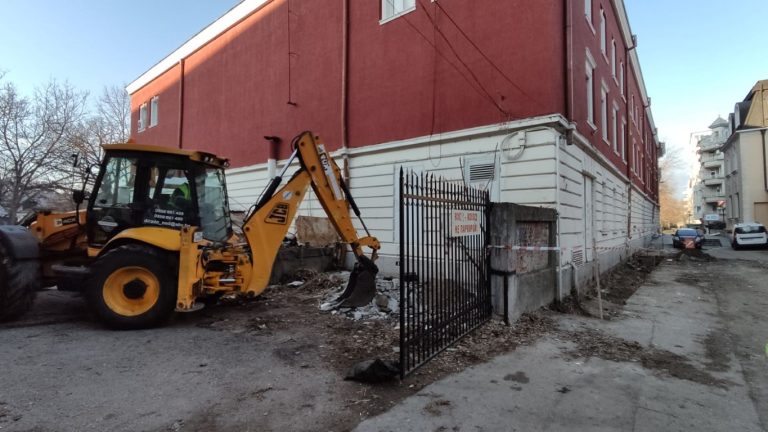 Укрепват сградата на операта в Русе