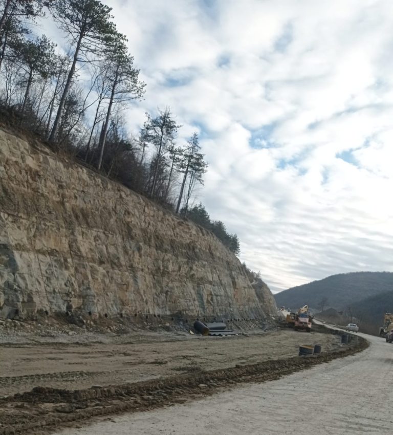 До средата на февруари: Пускат движението по пътя Мездра – Ботевград