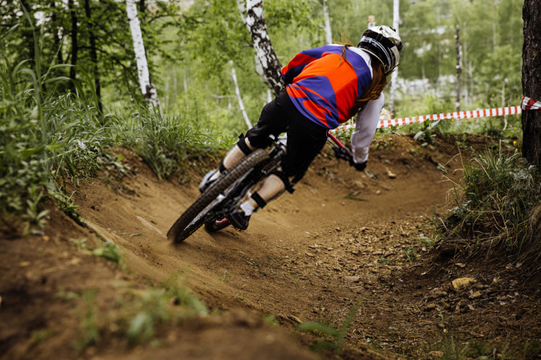 Младежи ще изграждат пътека за планинско колоездене във Велики Преслав