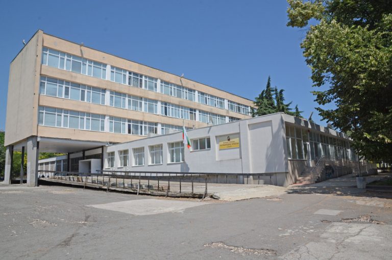 Изграждат нови физкултурни салони и площадки в близо 500 училища