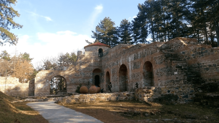 Ремонтират спешно пътя до Хисарлъка