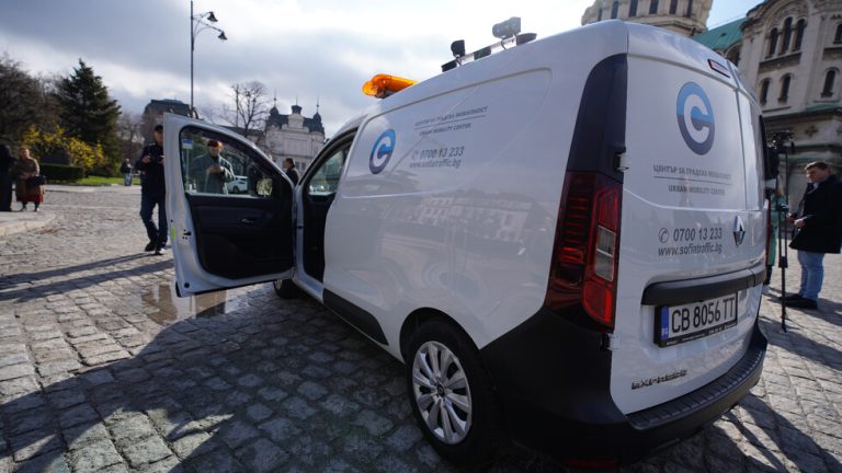 За първи път: Парк патрул ще контролира платеното паркиране в София