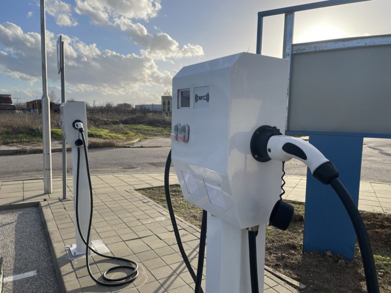 Откриха 4 зарядни станции за електромобили в Свиленград