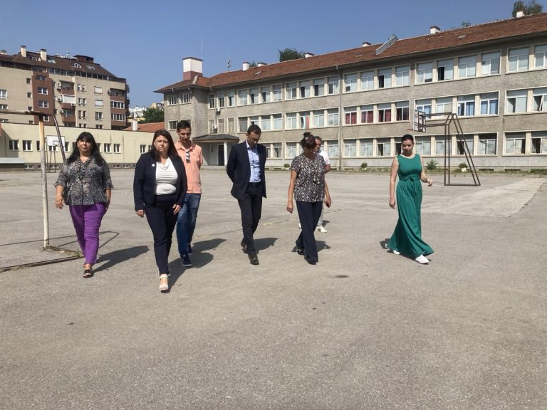 Училищни дворове в София стават квартални места за спорт и култура