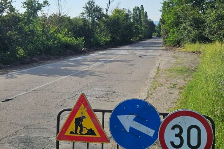 Ремонтират пътя Карлово – Горни Домлян