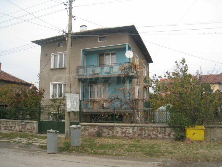 Къщи край София по-евтини от гараж в столицата