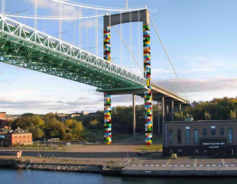 Българин декорира мост в Гьотеборг като „лего” играчка