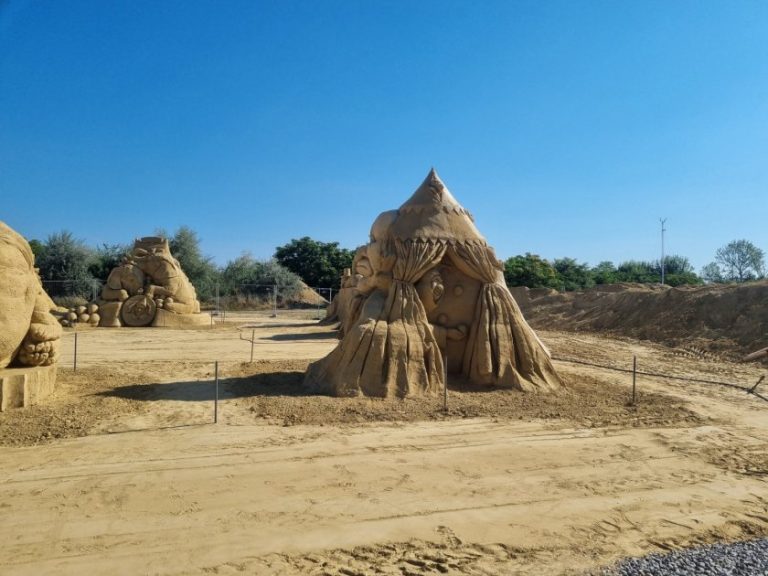 За 17-та година: Фестивалът на пясъчните фигури привлича туристи в Бургас