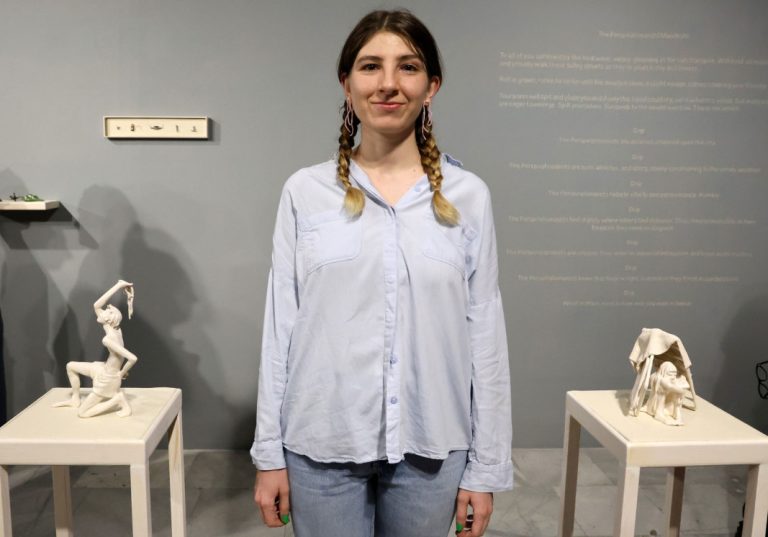 Инсталацията „Потящите се“ е победител в конкурса за съвременно изкуство БАЗА-2024