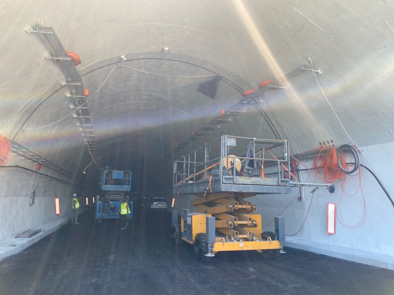 Пускат движението в тунелите „Топли дол“ и „Правешки ханове“