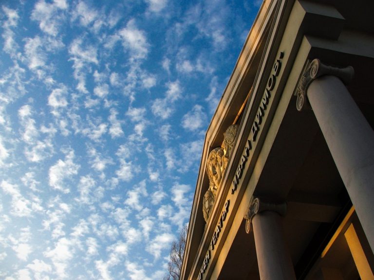 Обновяват сградата на Драматично-кукления театър в Хасково