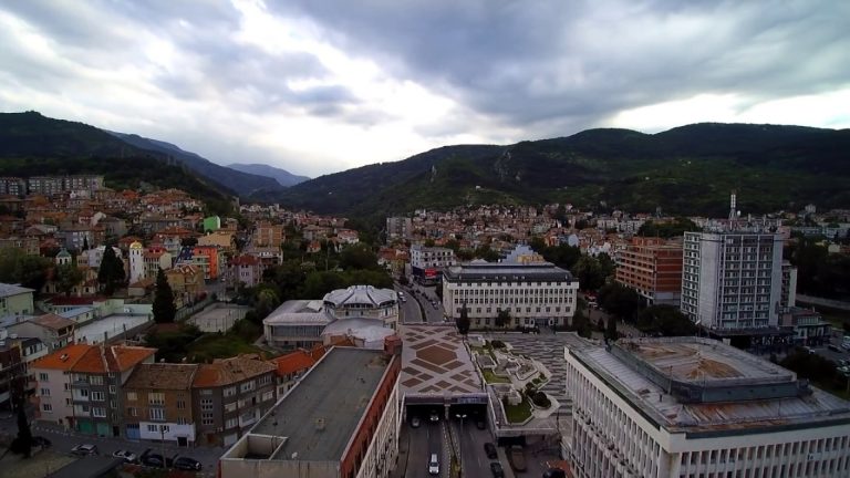 Благоустрояват централната зона на Асеновград