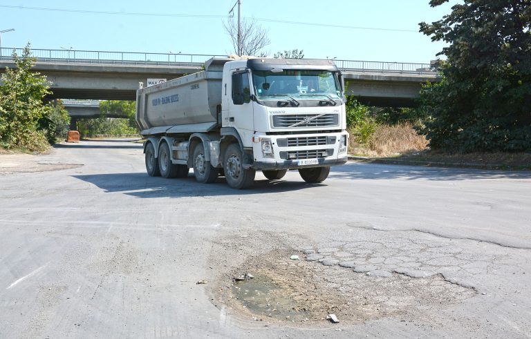 Обновяват главната улица към Южната промишлена зона във Варна