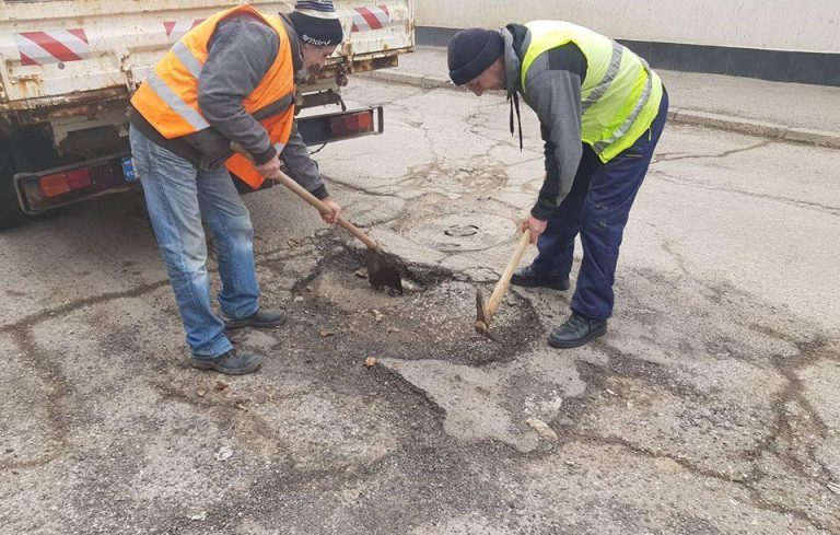 Асфалтират десет улици във Враца