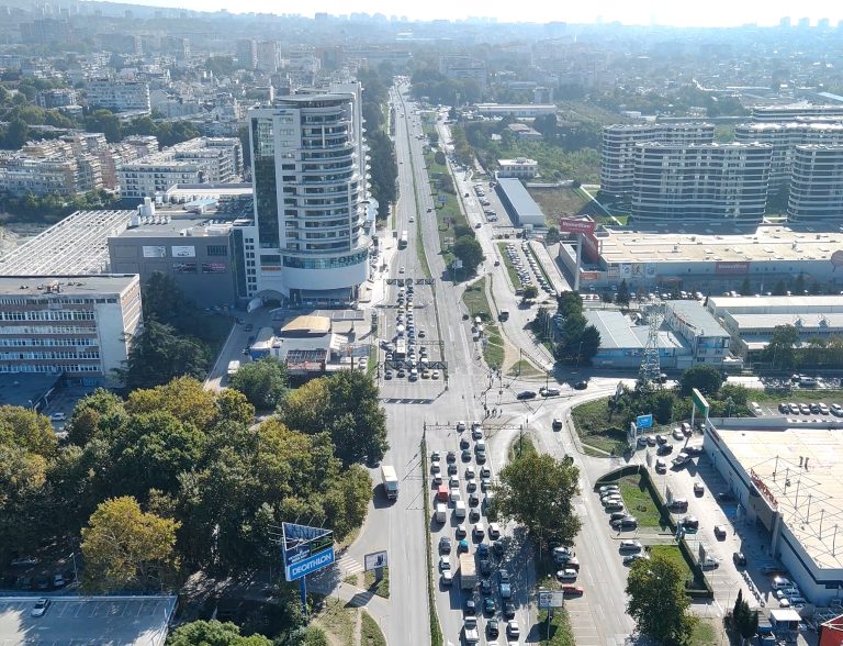 Нова организация на движение заради ремонт в центъра на Варна