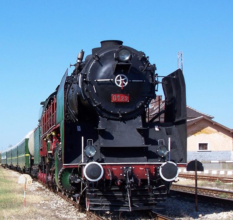 Атракция: Пускат парен локомотив по линията София, Перник и Радомир