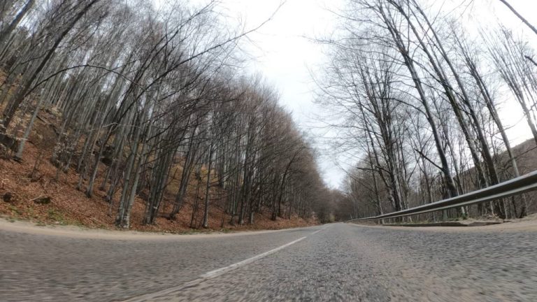 От 16 октомври: Спират движението на тежкотоварни камиони през прохода „Петрохан“